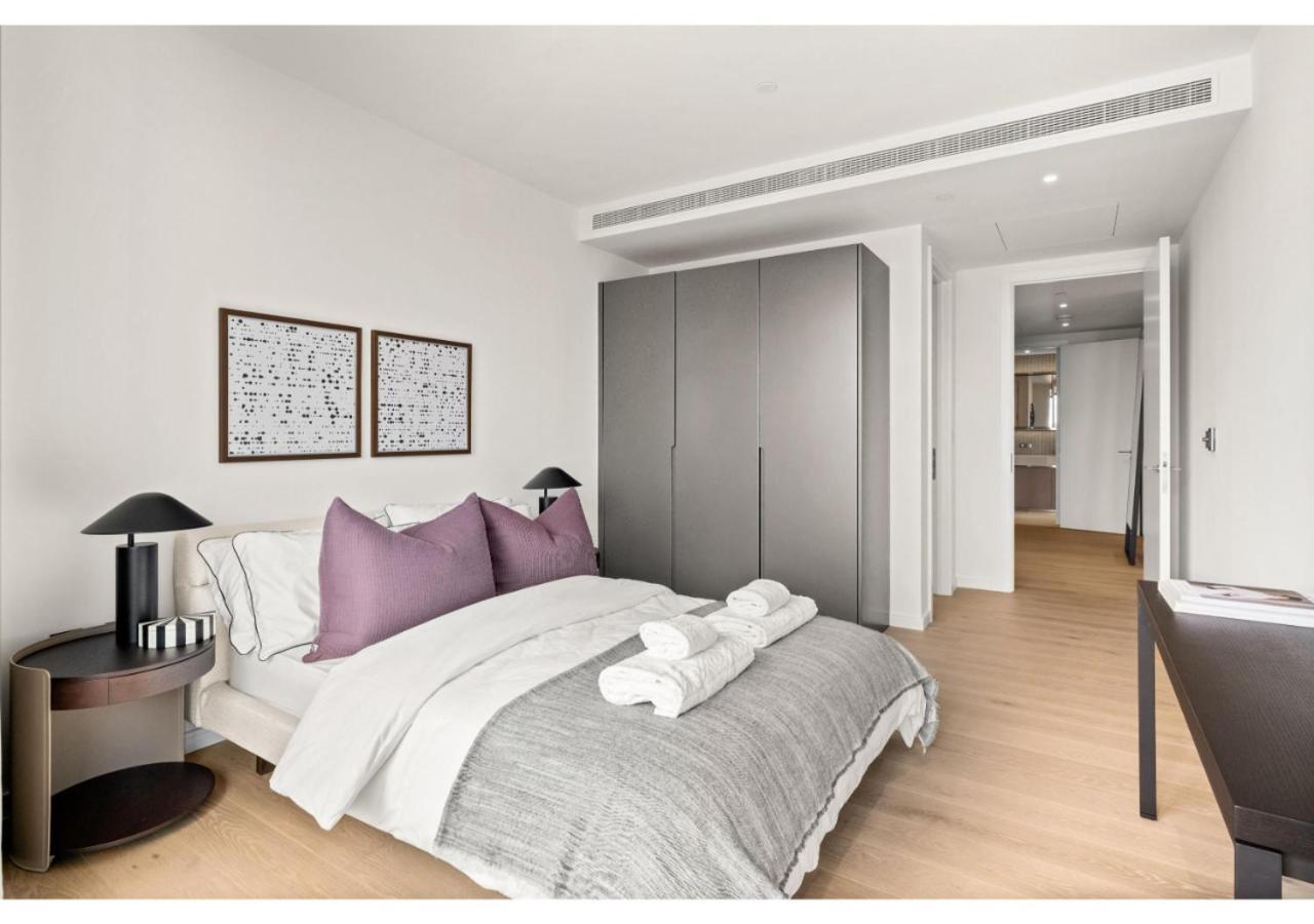 Elegant And Modern In Canary Wharf Right Next To Thames Londra