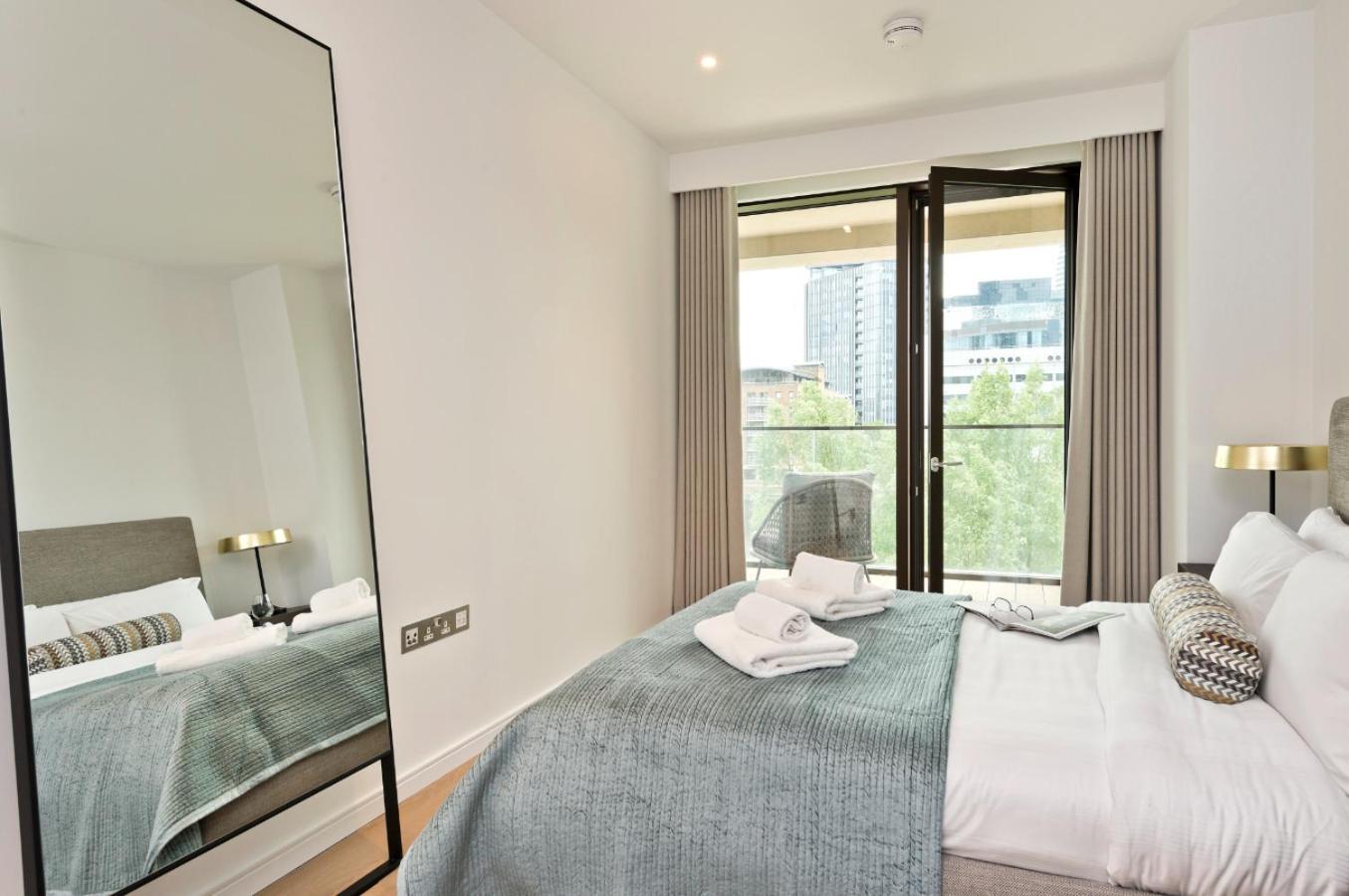 Elegant And Modern In Canary Wharf Right Next To Thames Londra