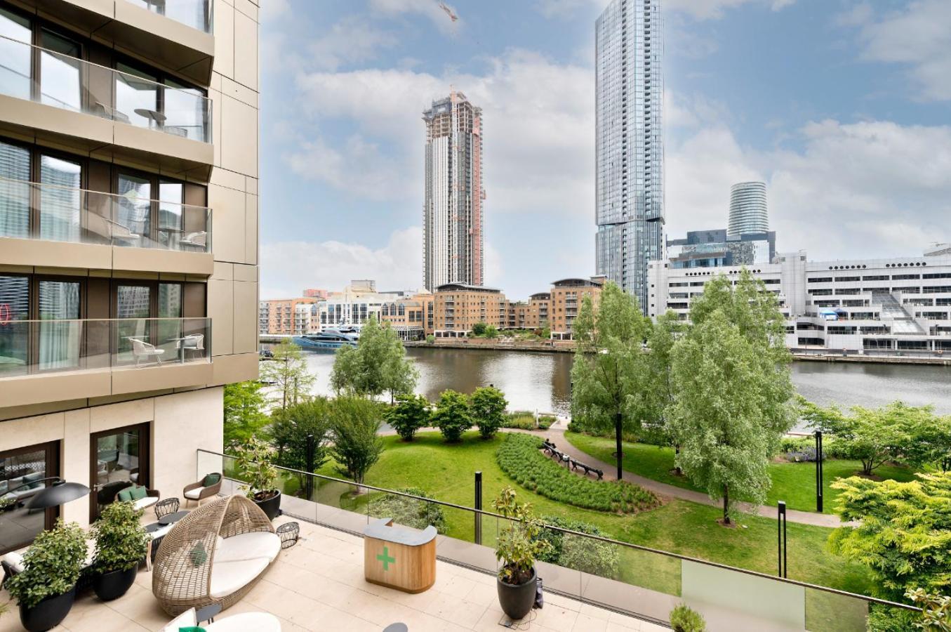 Elegant And Modern In Canary Wharf Right Next To Thames Londra